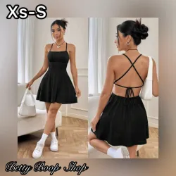 Vestido negro de tirantes con amarre en la espalda