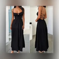 Vestido negro con crucetas en escote en la espalda