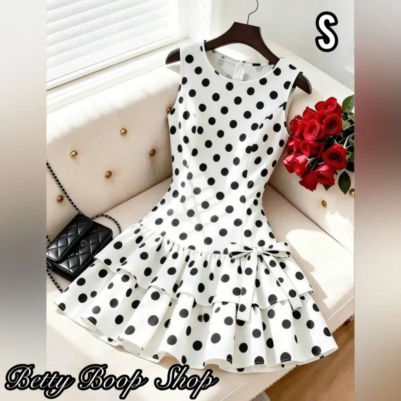 Vestido polka dot sin mangas, cuello en U, con vuelos y detalle de lazo