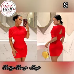 Vestido rojo ajustado discreto