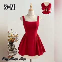 Vestido rojo corte princesa con escote recto