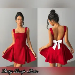 Vestido rojo corte princesa con lazo blanco