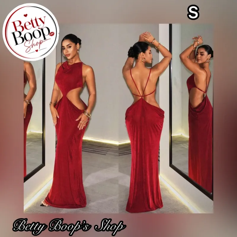Vestido rojo de terciopelo con escote en la espalda y abierto a las caderas
