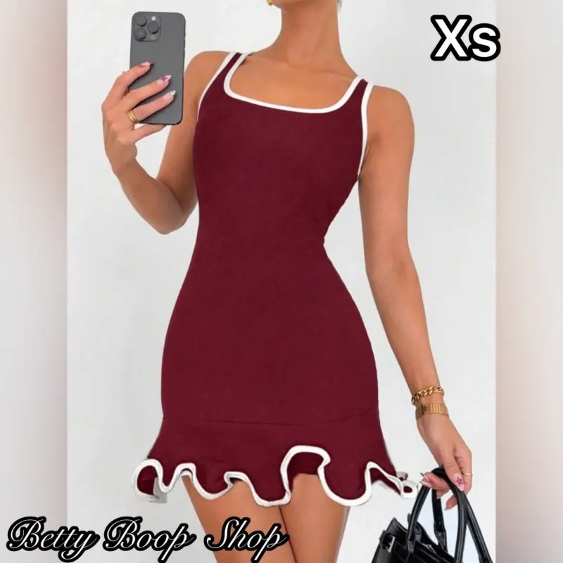 Vestido rojo vino con vuelos blancos