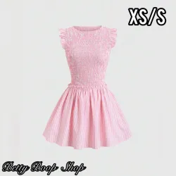 Vestido rosa con estampado y detalles fruncidos