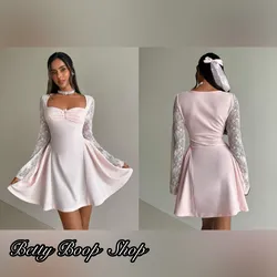 Vestido rosado corte princesa con mangas de encaje