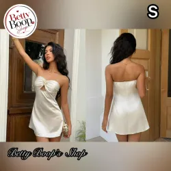 Vestido strapless blanco hueso de satin con estrella