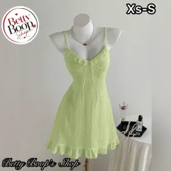 Vestido verde lima con tirantes y vuelos