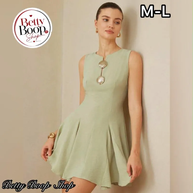Vestido verde menta con conchas doradas