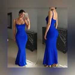 Vestido azul ajustado de tirantes 