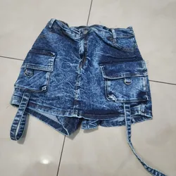 Saya short con bolsillos a los lados