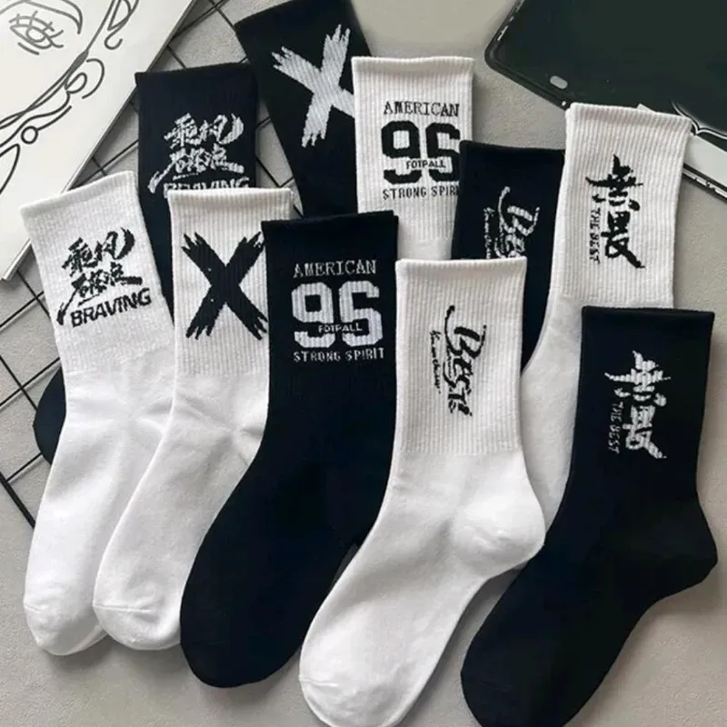 Medias en blanco y negro 