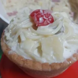 Tartaletas rellenas de ensalada fría 