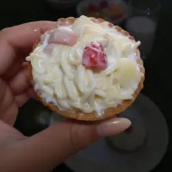 Tartaletas rellenas de ensalada fría