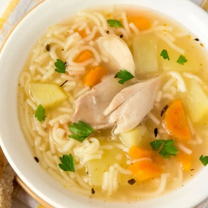 Sopa de pollo