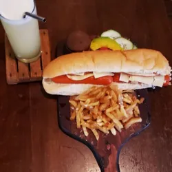 Hotdog especial y jugo 