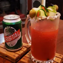 Michelada de cristal o bucanero 