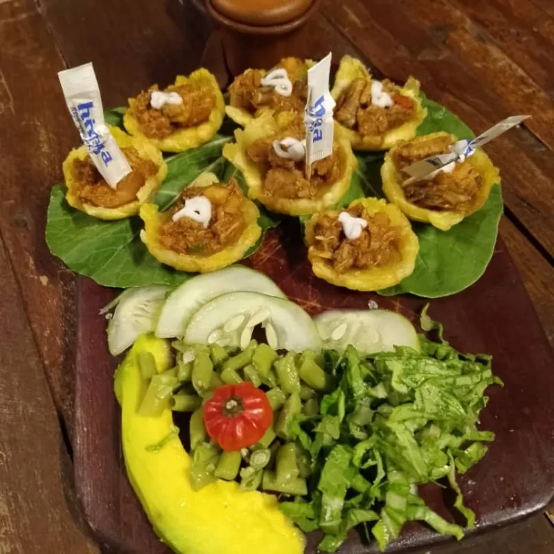 Tostones rellenos de cangrejo 