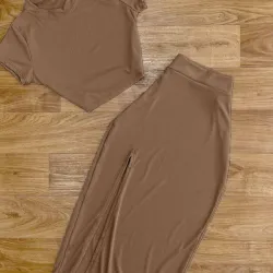 Falda abierta y pullover