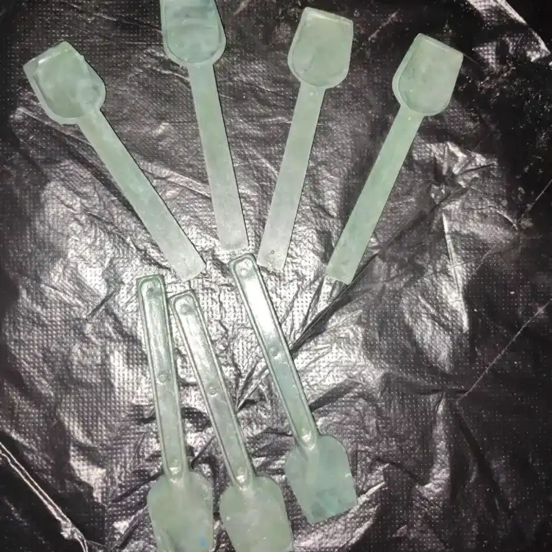 Cucharas  verdes pequeñas 