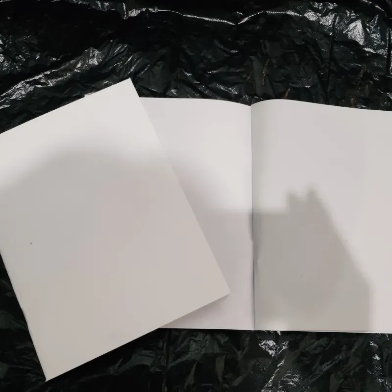 Libreta de carátula blanca sin raya 