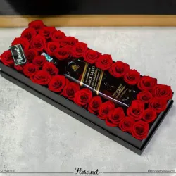 Caja con whisky y rosas eternas
