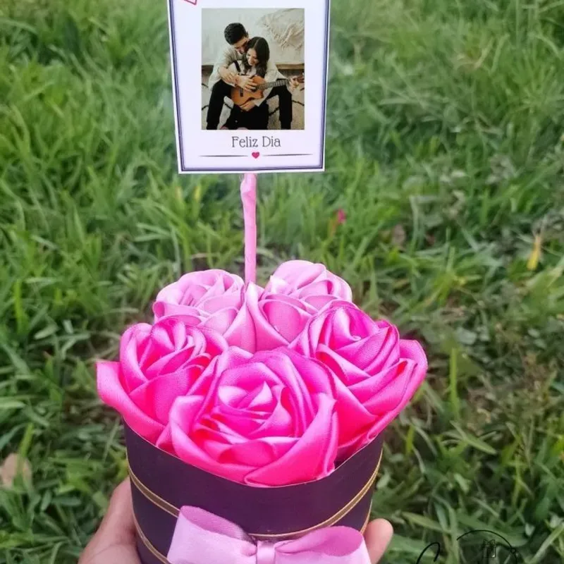 Caja de 5 rosas eternas y foto 