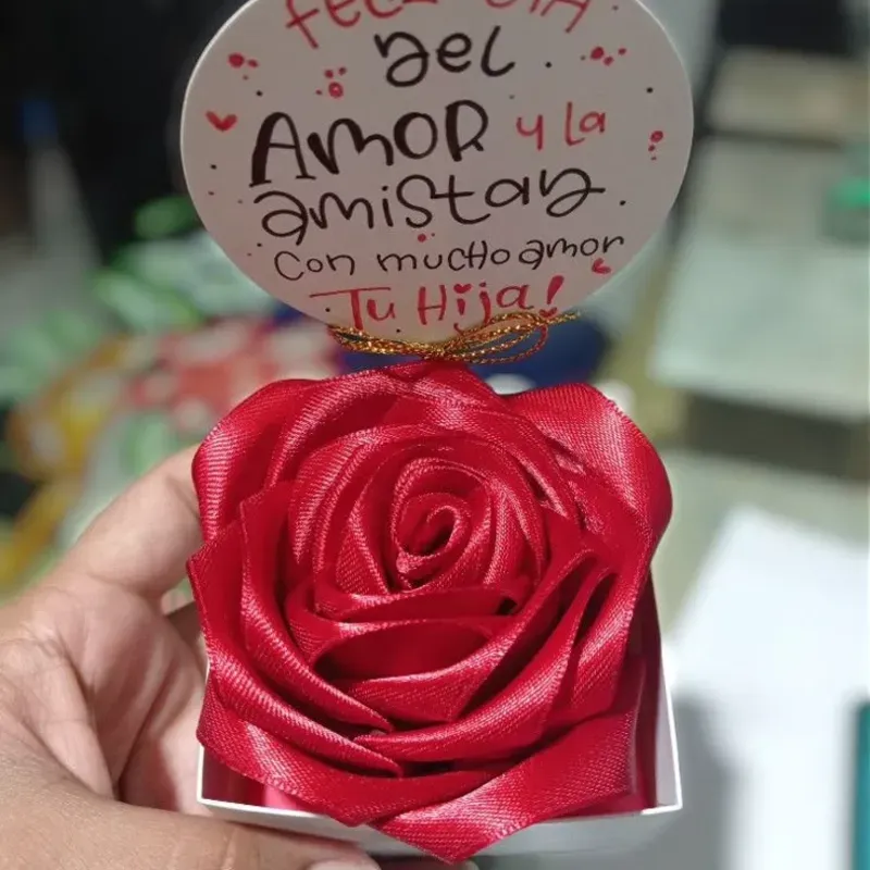 Caja de una rosa eterna con dedicatoria 