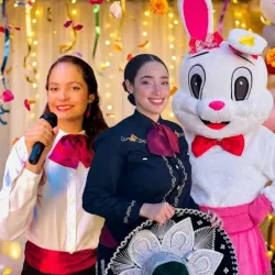 Duo de mariachis+ un personaje oferta 2