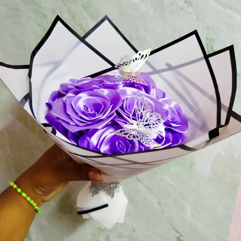 Ramo de 12 rosas eternas
