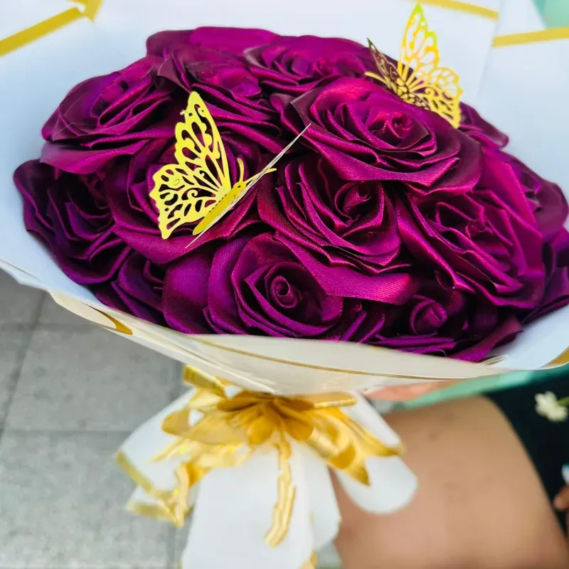 Ramo de 22 rosas (purpura)