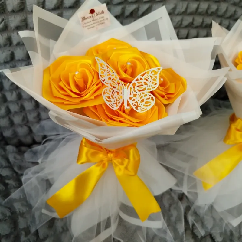 Ramo de 5 rosas eternas