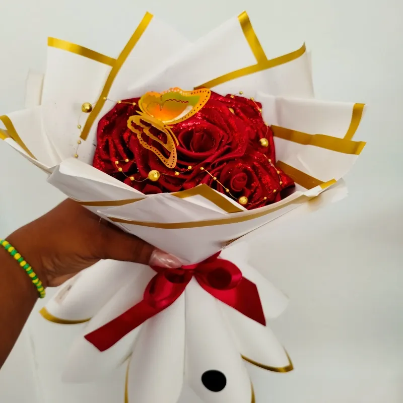 Ramo de 5 rosas eternas con purpurina