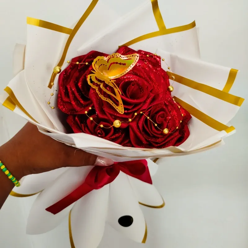 Ramo de 5 rosas eternas con purpurina