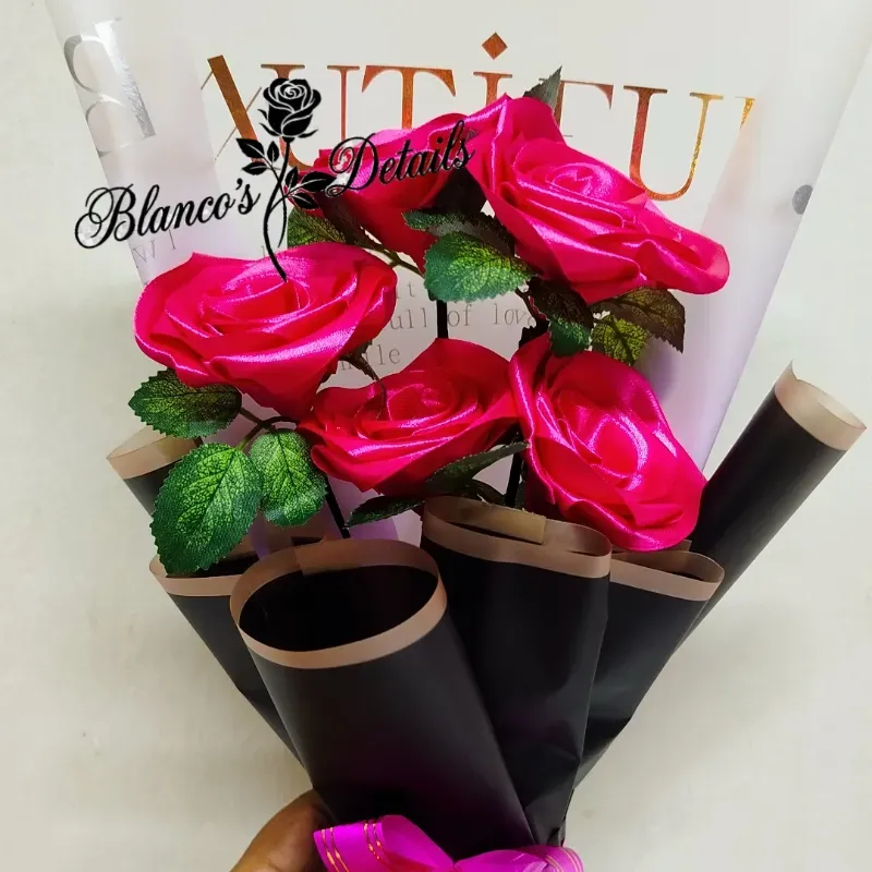 Ramo de 5 rosas eternas 