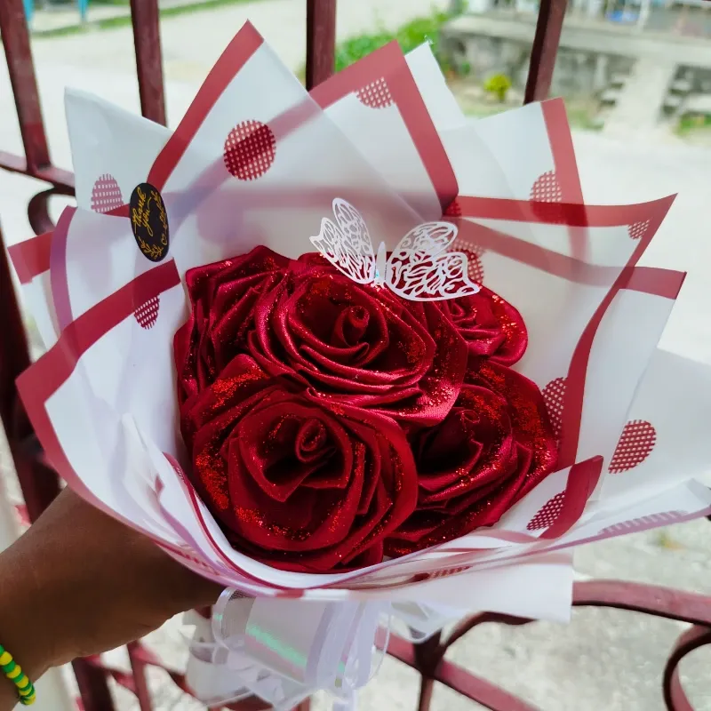 Ramo de 5 rosas eternas
