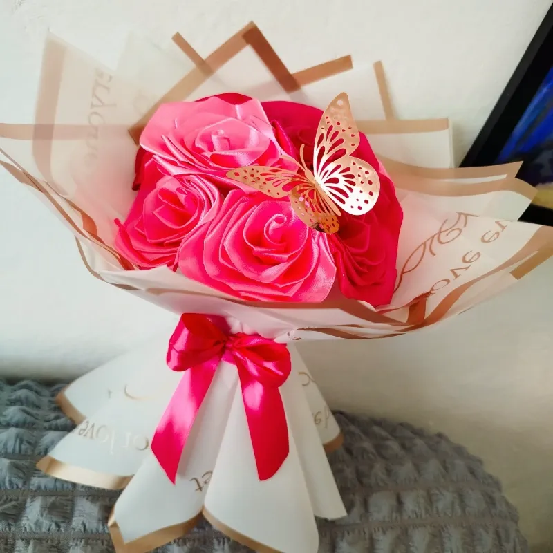 Ramo de 8 rosas eternas