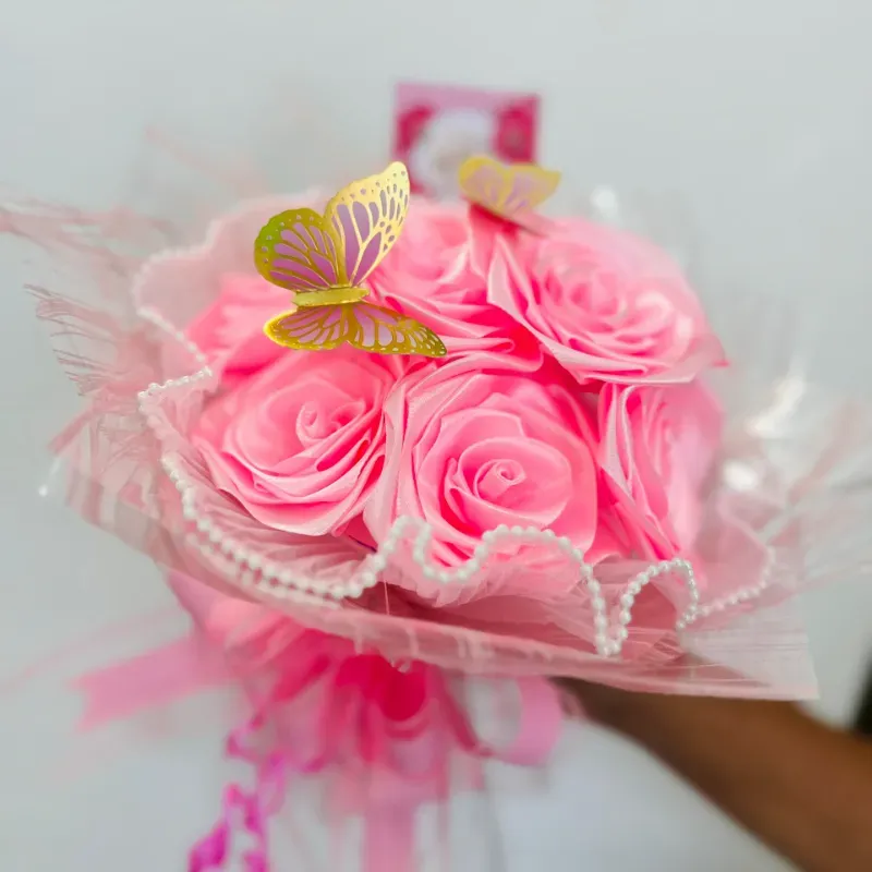 Ramo de 8 rosas eternas