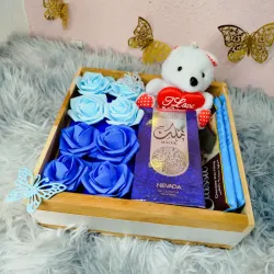 Regalo con 8 rosas y llavero de osito