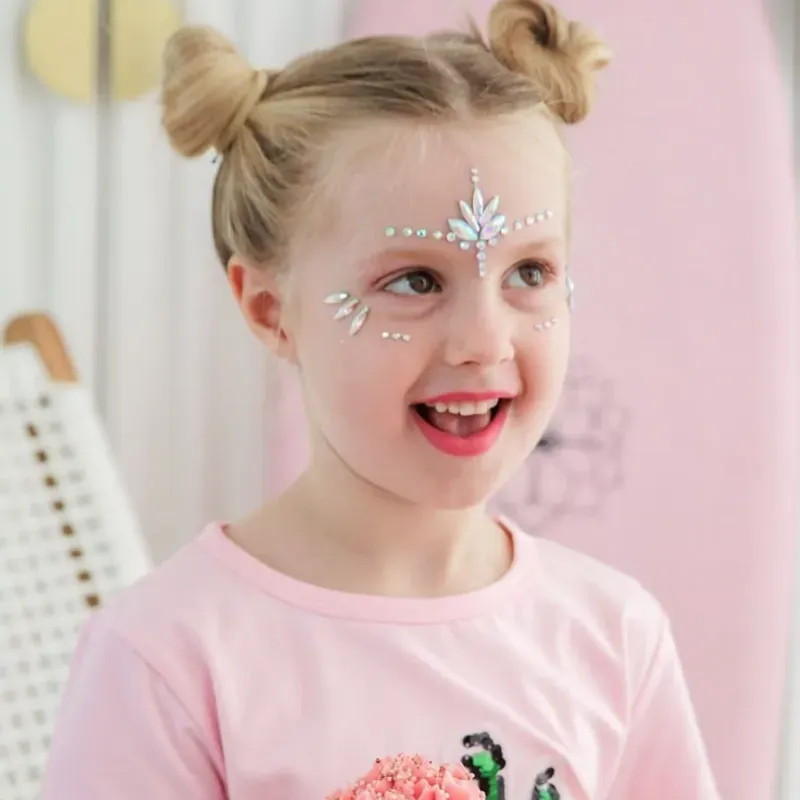 Servicio de maquillaje con Strass