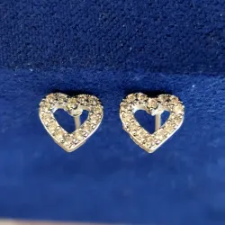 Arete de corazones con circonias