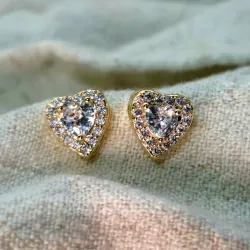 Aretes dorados de Corazón y circonias 