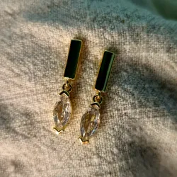 Aretes dorados listón y marquesa 