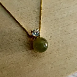 Collar dorado de jade y circonia