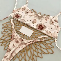 Bikini con estampado de sol y luna