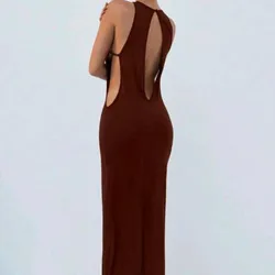 Vestido largo marrón con abertura