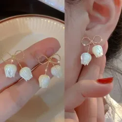 Aretes de Tulipanes Blancos.