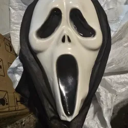 Máscara Aterradora con Rostro. Halloween 🎃 