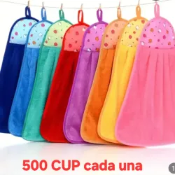 Toallas colgantes con diseño de frutas.