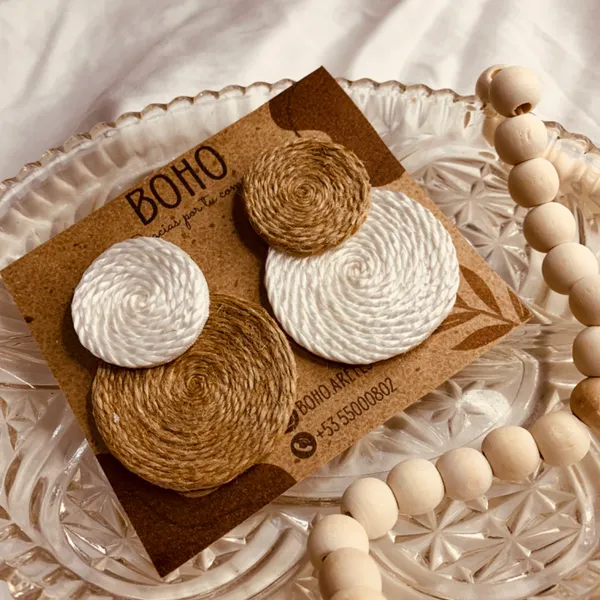 Confeccionamos aretes artesanales al estilo BOHO por encargo🤎✨Aquí encontrarás el estilo que buscas😉
